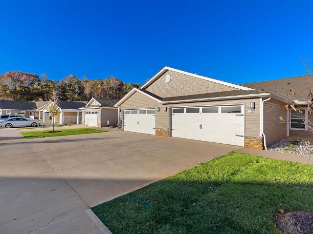 2 BR, 2 BA Apartment 3062 12th Avenue Southeast #106 Unit 3066 106, Hickory, NC 28602