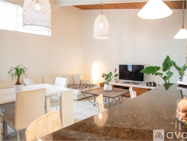 2 BR, 2 BA Apartment 3085 Mc Donald Street, Unit C, Miami, FL 33133