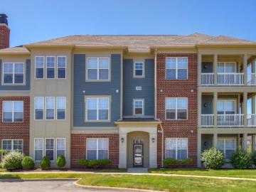 2 BR, 2 BA Apartment 312 Park Ave, Clarendon Hills, IL 60514 #110, Clarendon Hills, IL 60514
