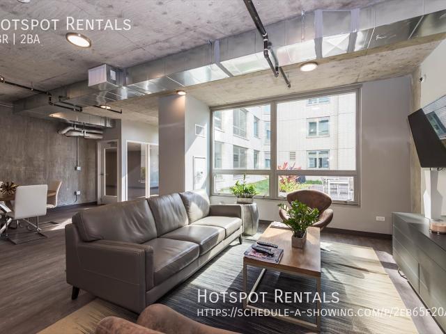 2 BR, 2 BA Apartment 3200 N Clark St, Chicago, IL 60657
