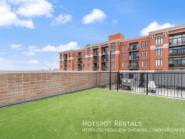 2 BR, 2 BA Apartment 3217 N Clark St, Chicago, IL 60657