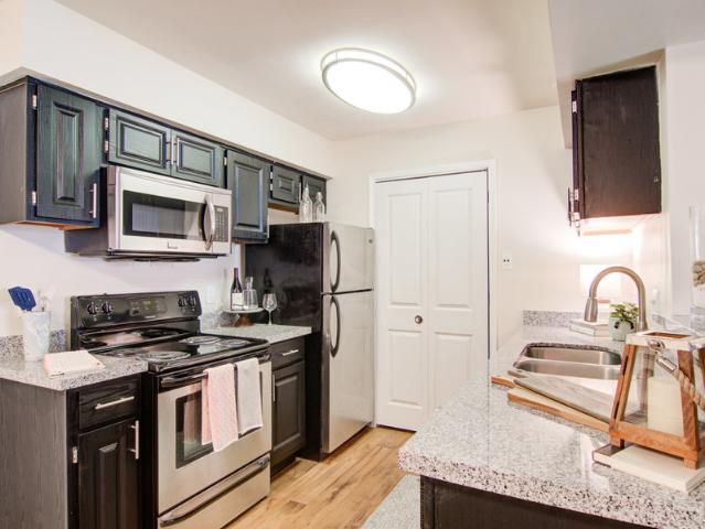 2 BR, 2 BA Apartment 3251 Overton Road Unit 4637, Birmingham, AL 35243