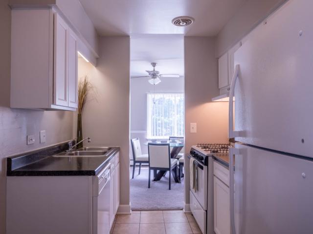 2 BR, 2 BA Apartment 325 Ramblewood Drive Unit 02 307, Glen Ellyn, IL 60137