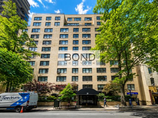 2 BR, 2 BA Apartment 333 East 49th Street, New York, NY 10017