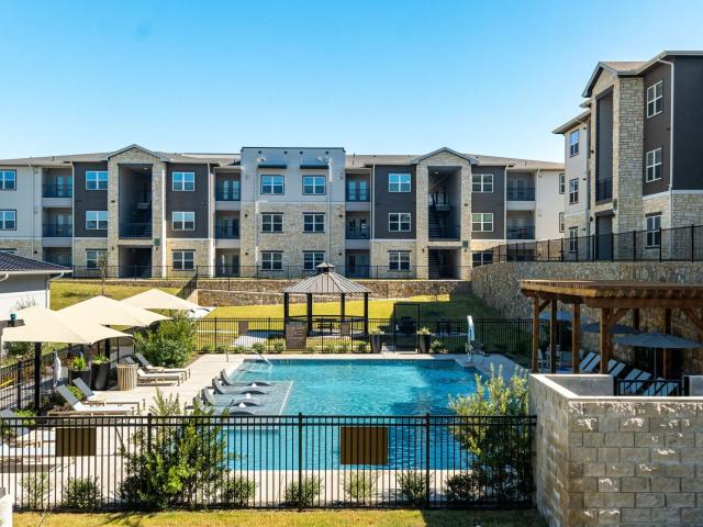 2 BR, 2 BA Apartment 3324 Southern Oaks Blvd Unit 11204, Dallas, TX 75216