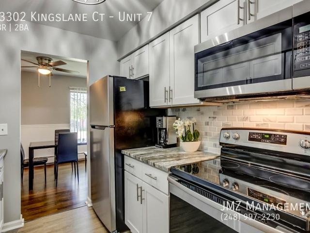 2 BR, 2 BA Apartment 33302 Kingslane Ct, Farmington, MI 48335