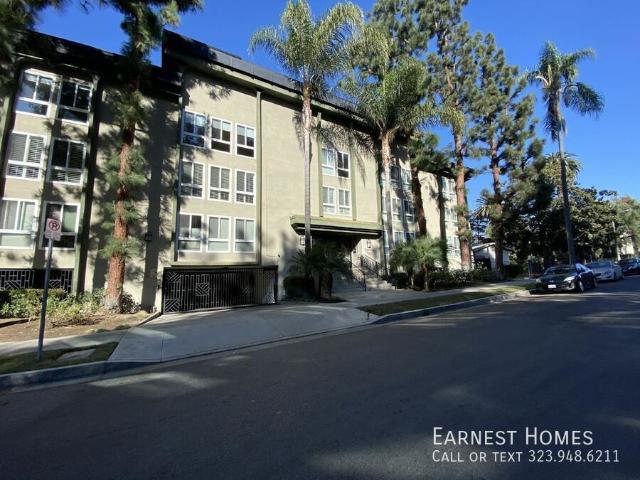 2 BR, 2 BA Apartment 4407 Francis Ave, Los Angeles, CA 90005