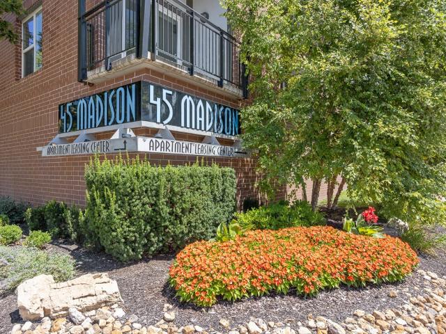 2 BR, 2 BA Apartment 4445 Madison Ave Unit 415S, Kansas City, MO 64111