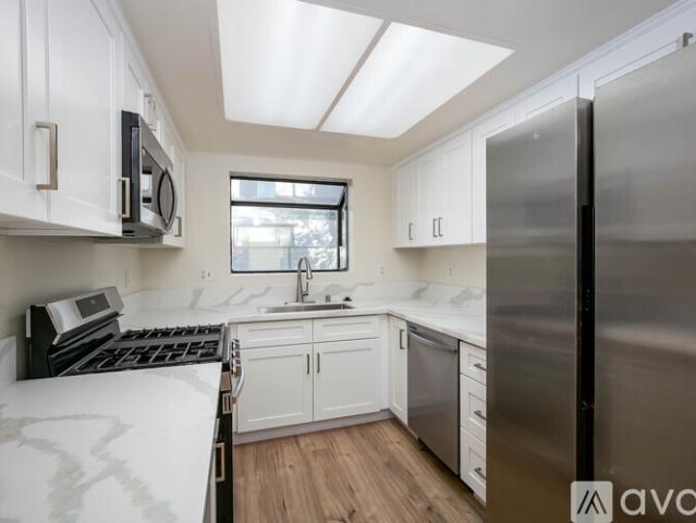2 BR, 2 BA Apartment 44532 15th St E, Unit 2, Lancaster, CA 93535