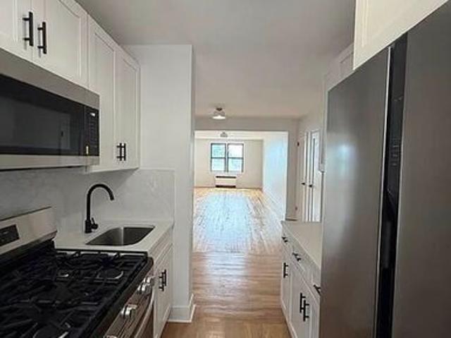 2 BR, 2 BA Apartment 445 W 240th St, Unit 5P, Bronx, NY 10463