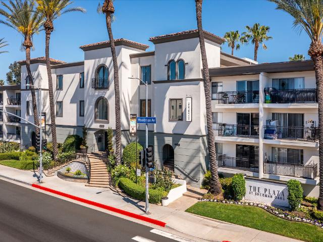 2 BR, 2 BA Apartment 4500 Woodman Ave Unit B201, Sherman Oaks, CA 91423
