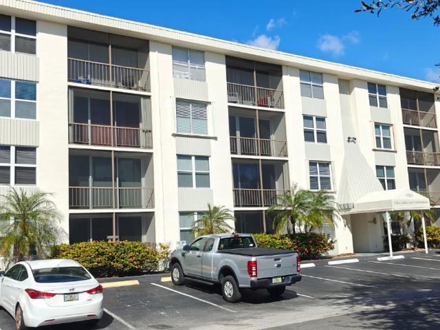 2 BR, 2 BA Apartment 4501 Northeast 21st Avenue, Fort Lauderdale, FL 33308