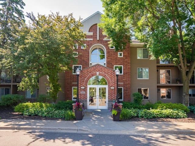 2 BR, 2 BA Apartment 4501 Park Glen Rd Unit 45 335, Minneapolis, MN 55416