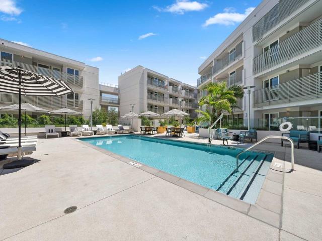 2 BR, 2 BA Apartment 4531 Hollywood Boulevard Unit 223, Los Angeles, CA 90027