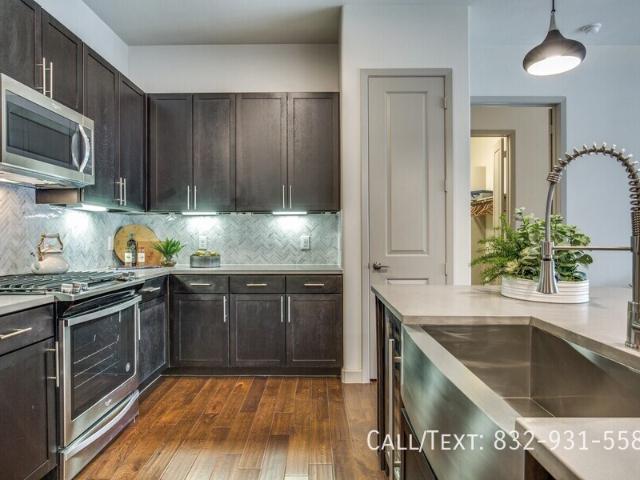 2 BR, 2 BA Apartment 4599 Bellaire Blvd, Bellaire, TX 77401
