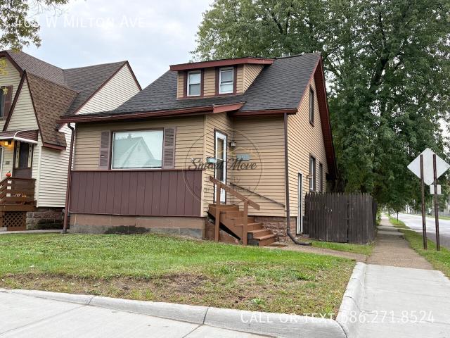 2 BR, 2 BA Apartment 463 W Milton Ave, Hazel Park, MI 48030