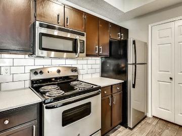 2 BR, 2 BA Apartment 4606 Cedar Springs Road Unit 0622, Dallas, TX 75219