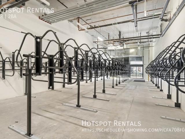 2 BR, 2 BA Apartment 4611 N Broadway, Chicago, IL 60640