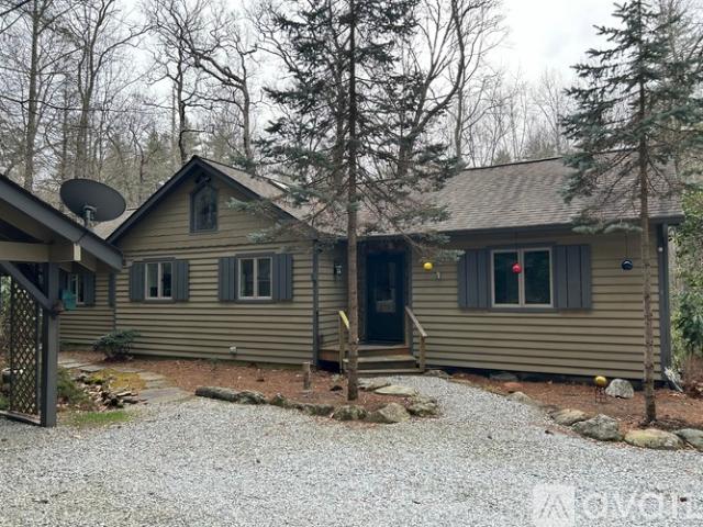 2 BR, 2 BA Apartment 461 Monte Vista Road, Cashiers, NC 28717