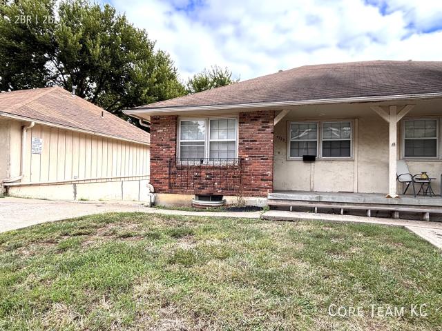 2 BR, 2 BA Apartment 4723 Mercier St, Kansas City, MO 64112