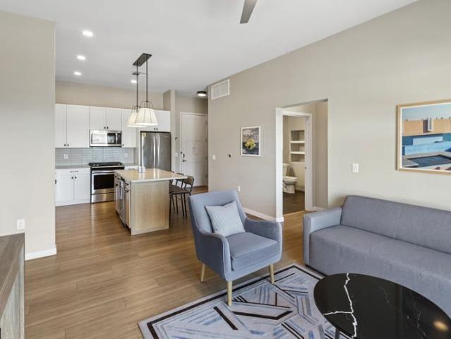 2 BR, 2 BA Apartment 4735 N Scottsdale Rd Unit 1 421, Scottsdale, AZ 85251