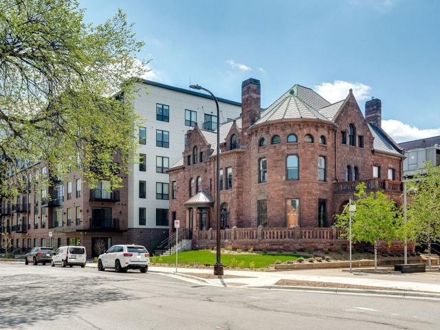 2 BR, 2 BA Apartment 47 Spruce Place Unit 500, Minneapolis, MN 55403