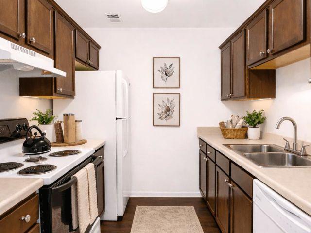 2 BR, 2 BA Apartment 4816 Alsuda Dr Unit 070, Indianapolis, IN 46205