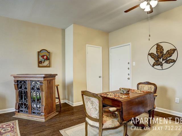 2 BR, 2 BA Apartment 4824 Avenue R 44198Â, Galveston, TX 77551