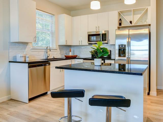 2 BR, 2 BA Apartment 4828 Tonnelle Avenue Unit 3319, North Bergen, NJ 07047