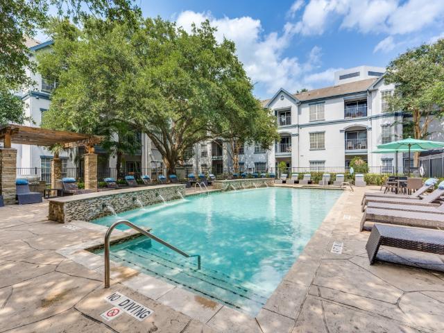 2 BR, 2 BA Apartment 4000 Essex Lane Unit 7109, Houston, TX 77027
