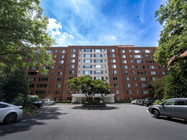 2 BR, 2 BA Apartment 4000 Massachusetts Avenue NW Unit 0517, Washington, DC 20016