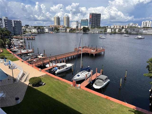 2 BR, 2 BA Apartment 400 Golden Isles Dr # 40, Hallandale Beach FL 33009, Hallandale Beach, FL 33009
