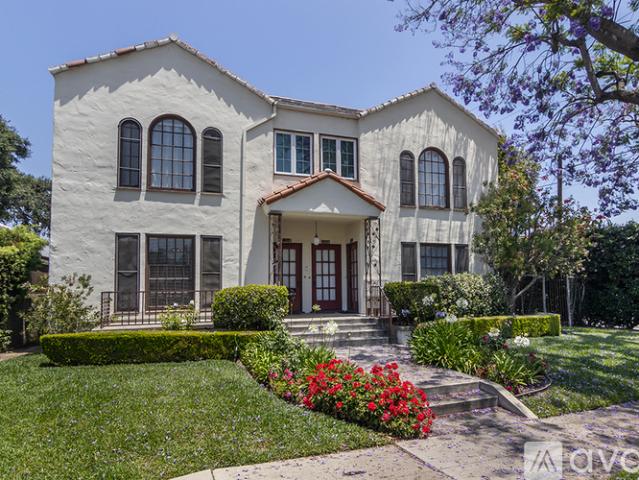 2 BR, 2 BA Apartment 4015 Edenhurst Ave, Unit 4015, Los Angeles, CA 90039