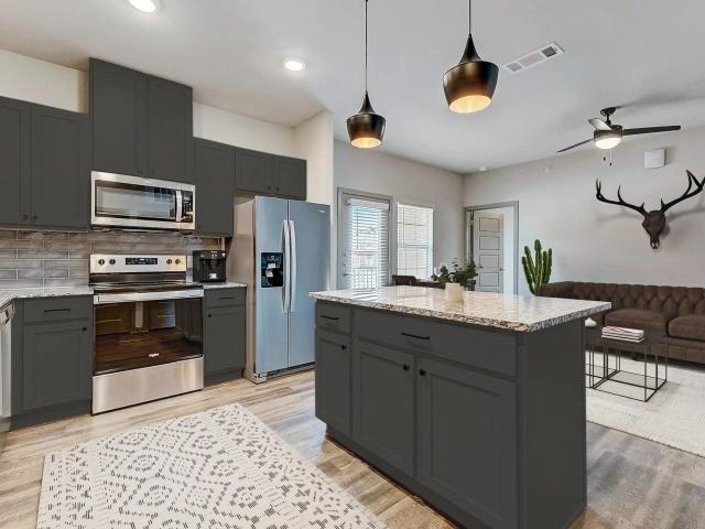 2 BR, 2 BA Apartment 4023 North Main Street Unit 916, Cleburne, TX 76033