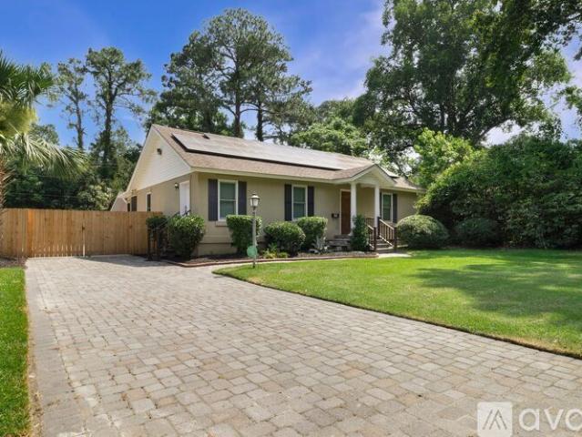 2 BR, 2 BA Apartment 402 E 64th St, Savannah, GA 31405