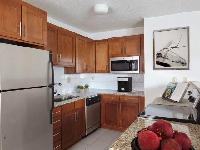 2 BR, 2 BA Apartment 405 East Armour Boulevard Unit 101, Kansas City, MO 64111