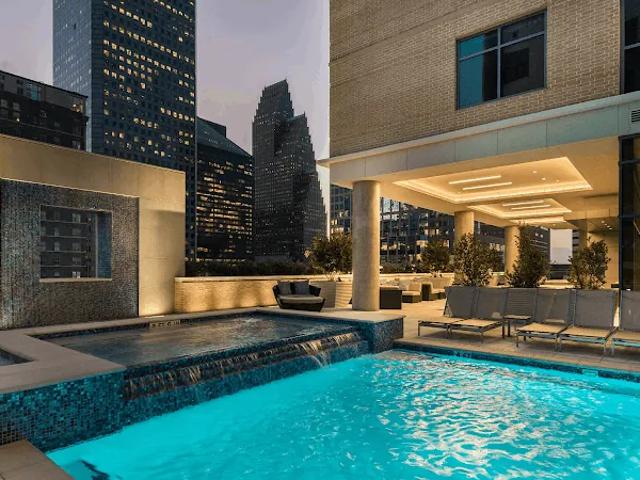 2 BR, 2 BA Apartment 409 Travis St, Houston, TX 77002