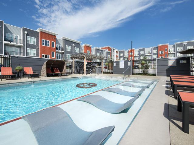 2 BR, 2 BA Apartment 411 E Spring St Unit 401 310, New Albany, IN 47150