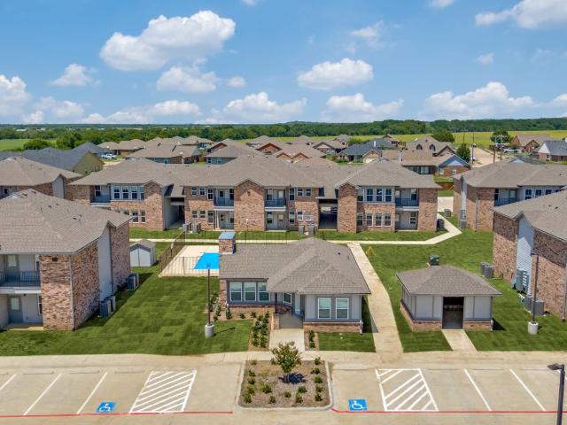 2 BR, 2 BA Apartment 412 W. Cedar St. Unit 1111, Gunter, TX 75058