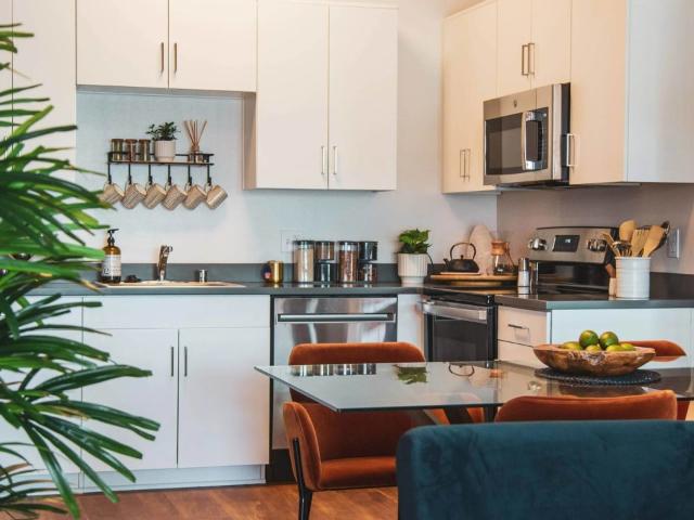 2 BR, 2 BA Apartment 417 Centinela Avenue Unit 201, Inglewood, CA 90302