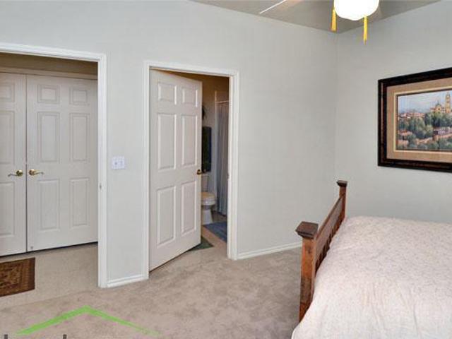 2 BR, 2 BA Apartment 417 Duncanville Rd, Dallas, TX 75236