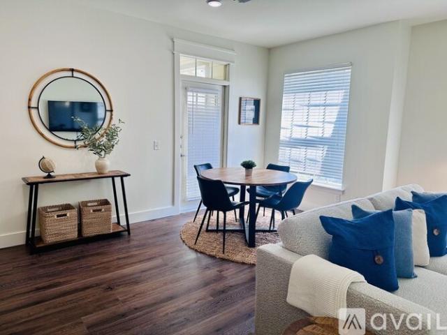 2 BR, 2 BA Apartment 4190 NW Meadow Creek Cir, Unit 207, Fayetteville, AR 72703