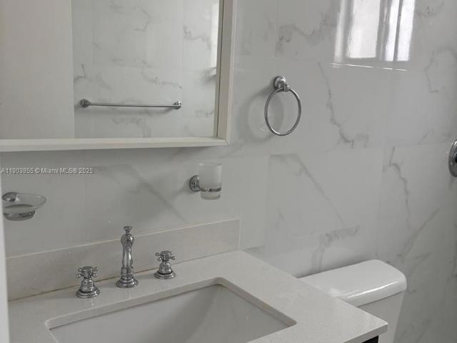 2 BR, 2 BA Apartment 423 East 27th Street, Hialeah, FL 33013
