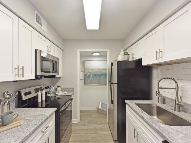 2 BR, 2 BA Apartment 421 E Thompson Ln Unit 13, Nashville, TN 37211