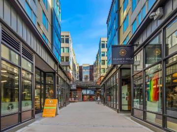 2 BR, 2 BA Apartment 427 NE 72nd St Unit E212, Seattle, WA 98115