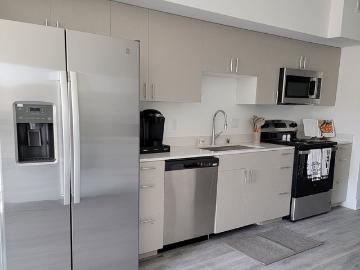 2 BR, 2 BA Apartment 4242 Crenshaw Boulevard Unit 405, Los Angeles, CA 90008