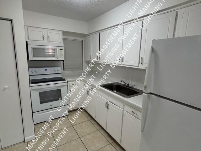 2 BR, 2 BA Apartment 429 Duchess Ct, Lakeland, FL 33803