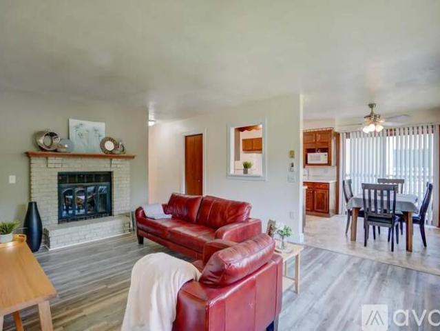 2 BR, 2 BA Apartment 42 Park Heights Court, Unit 3, Madison, WI 53711