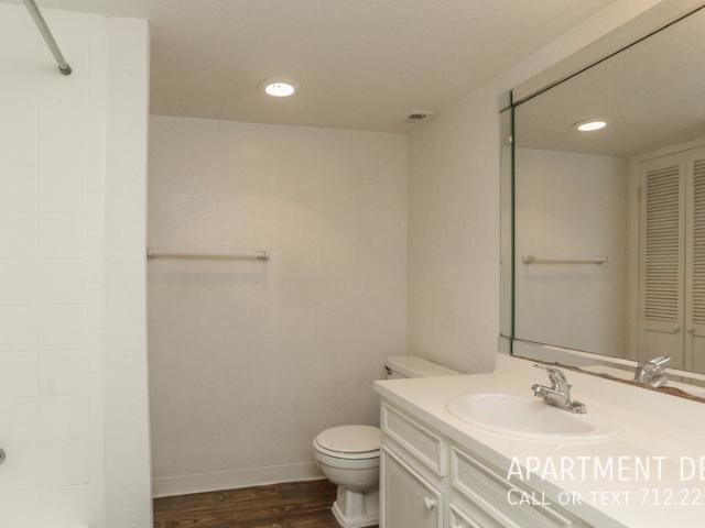 2 BR, 2 BA Apartment 4307 Bissonnet StÂ, Bellaire, TX 77401