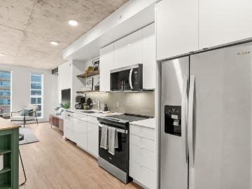 2 BR, 2 BA Apartment 430 8th Ave N Unit 303, Seattle, WA 98109
